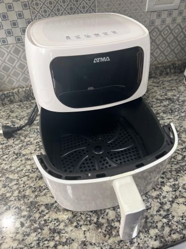 Bandeja interior espaciosa de la freidora de aire Atma 6.5 litros