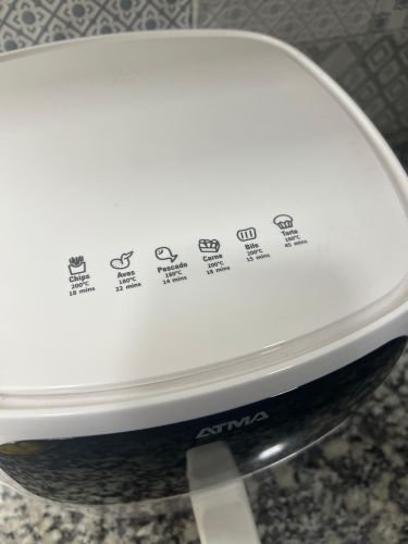 Panel digital y funciones de cocción de la freidora de aire Atma 1700W